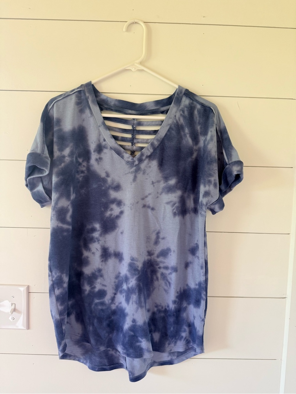 Women's Navy Tie-Dye Short Sleeve V-Neck Tee with Ladder Back